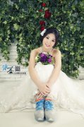 水墨学生课堂作品新娘 可爱造型